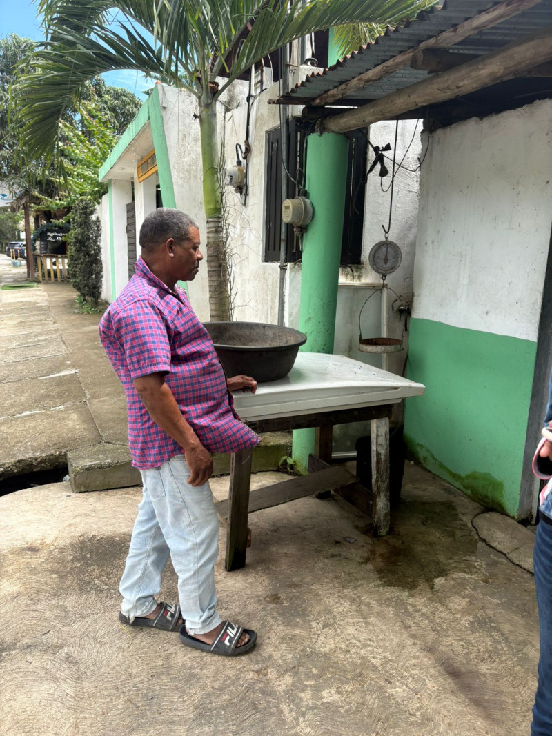 Don Helio, propietario de una pescadería en la cerca de la Presa de Hatillo.