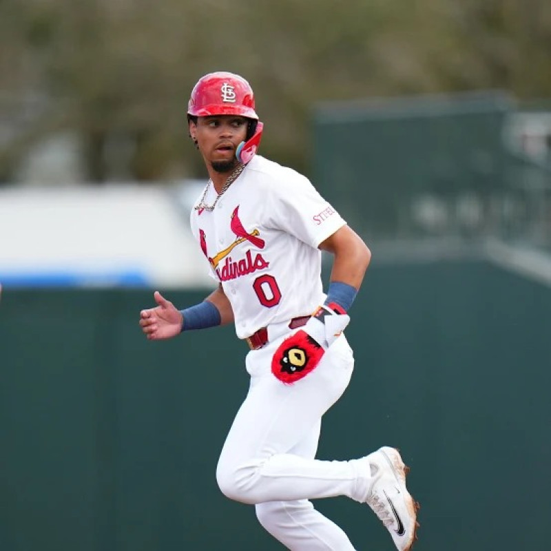 Masyn Winn al momento de correr las bases.