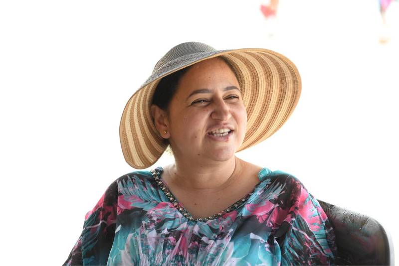 Yeseli Báez visitó la playa junto a su familia.