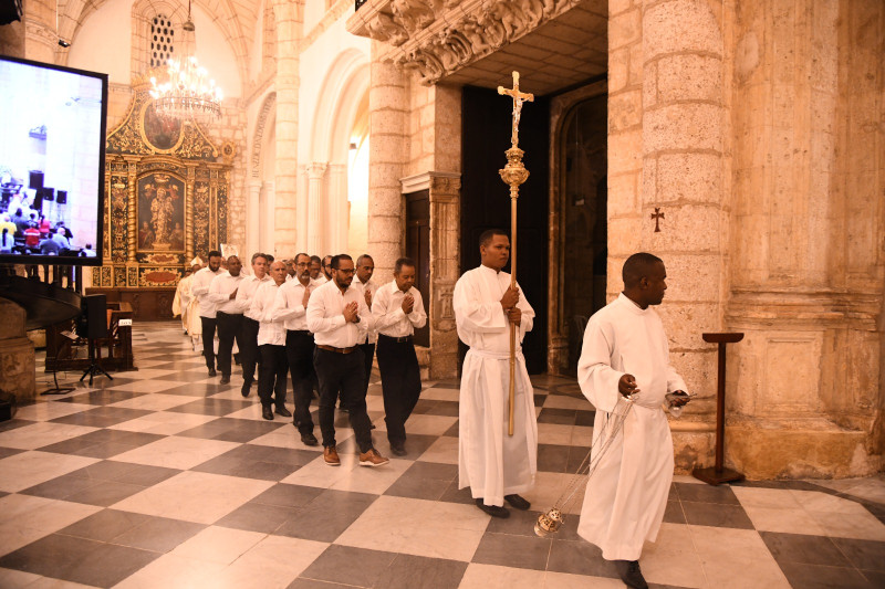 El Viernes Santo se celebra la Veneración de la Cruz y se realiza la Oración de los Fieles