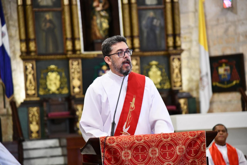 El reverendo José Rosado Acosta centró su reflexión en la tercera palabra de Jesucristo en la cruz.