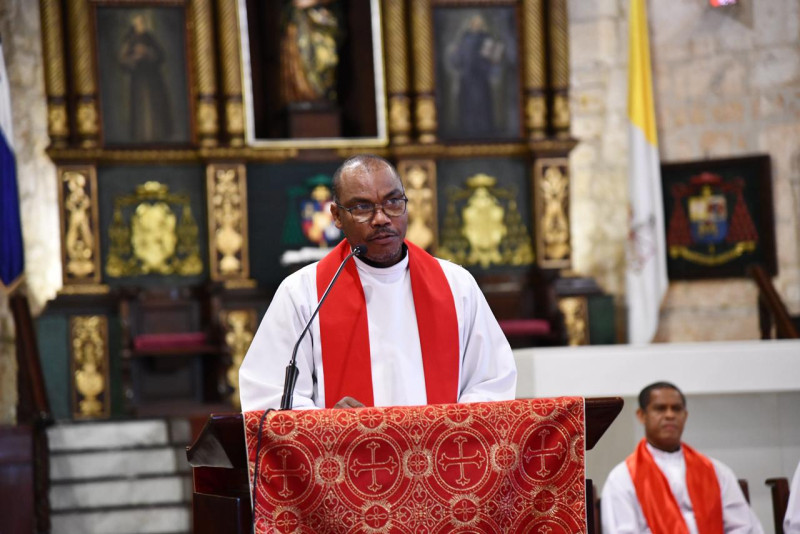 Padre Candelario Mejía Brito, responsable de dar la cuarta palabra durante el sermón de las siete palabras.