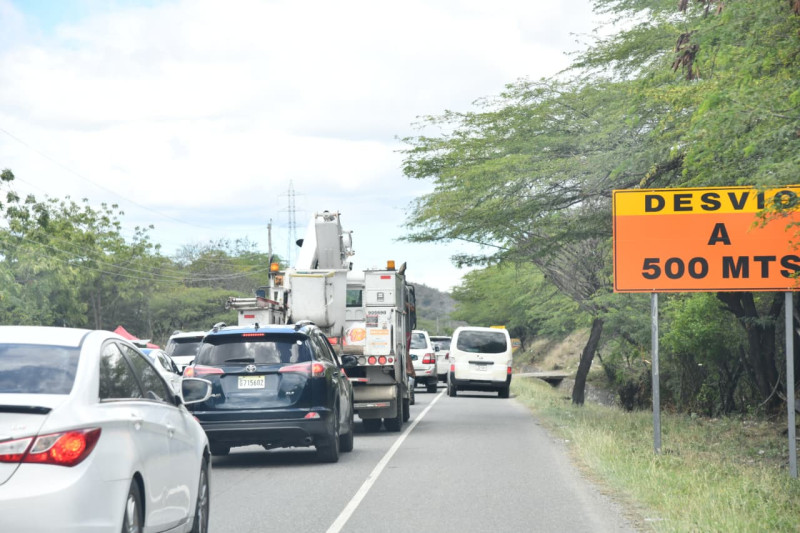 Taponamiento en Carretera Sánchez durante el Jueves Santo