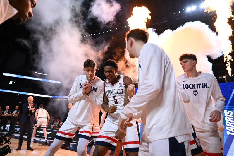 UConn celebran su victoria tras derrotar a Illinois. el sábado 4 de abril de 2026.