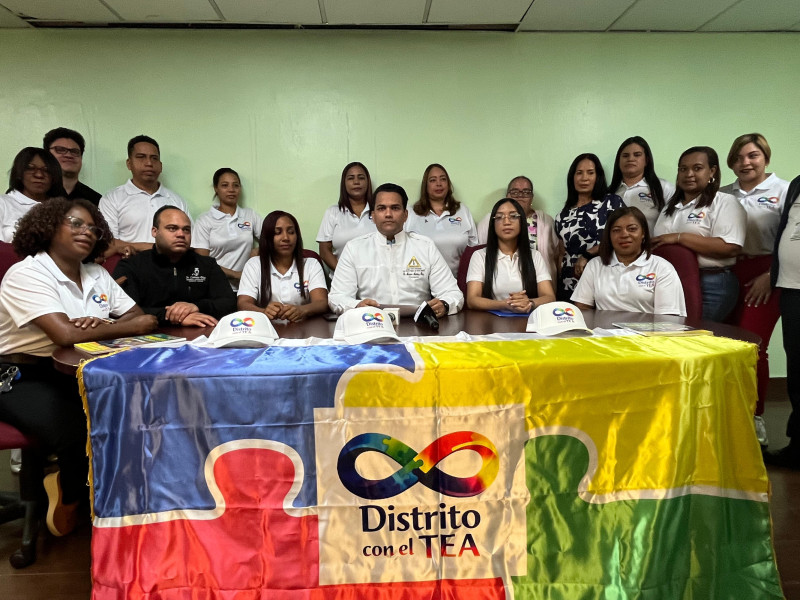 Partes de los médicos en el anuncio de la creación de la primera Comisión de Autismo del gremio.