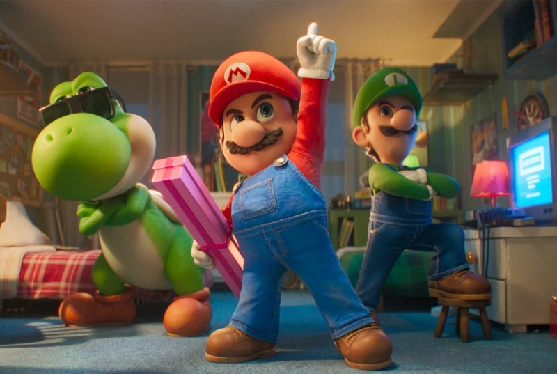 Esta imagen, difundida por Universal Pictures, muestra a Yoshi, con la voz de Donald Glover (izquierda), Mario, con la voz de Chris Pratt (centro), y Luigi, con la voz de Charlie Day, en una escena de “The Super Mario Galaxy Movie”.