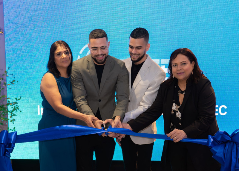 Brian Luna, Leury Cabrera, Matilde Santana y Andreina Estévez durante el acto inaugural.