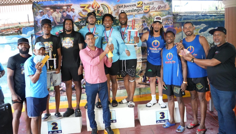 Súper Sonick, campeón Regional Masculino, festeja la obtención del oro tras imponerse en una final altamente competitiva en el voleibol 3 x 3.
