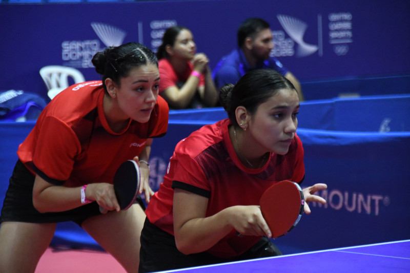 Andrea Moscoso y Lucía Cordero, de Guatemala, en el partido de dobles femeninos.