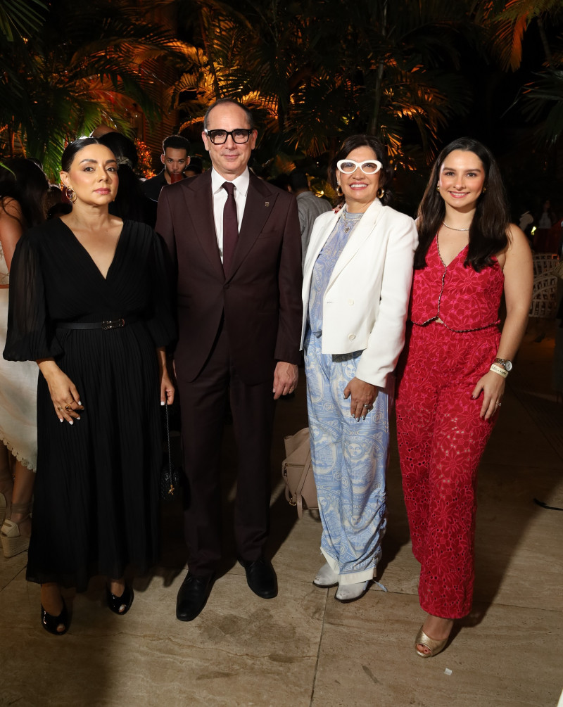Gina Almonte, Leonardo Cordero Lara Guerrero y Gabriela Almonte.