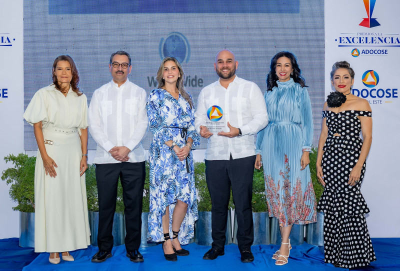 Raysa Contreras, Luis Galván Linda Zavarce, Yamel Atieh, Andrea Pérez y Jazmín Cava.