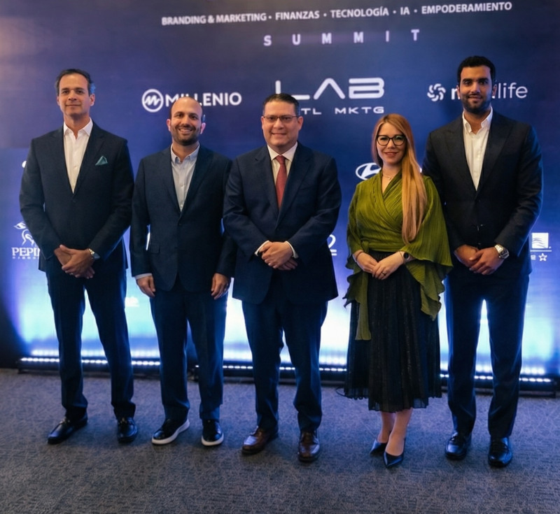 Francisco Lluberes, Alex Acra, Eduardo Sanz Lovatón, Milena Milanova y Francisco Lluberes (Hijo)