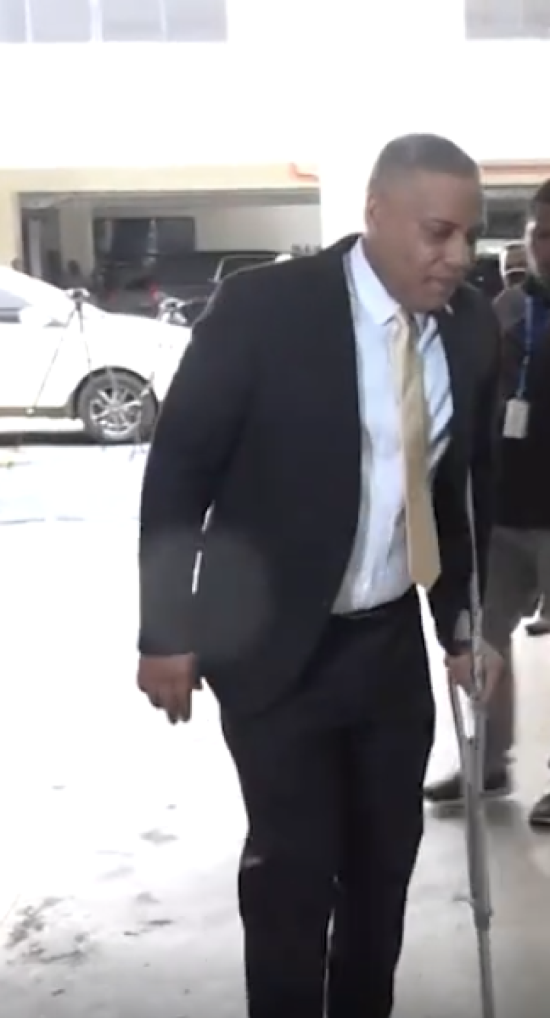 Foto realizada el pasado 17 de junio, momentos de reingreso a sus labores del diputado Carlos Gil.