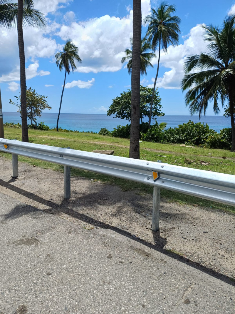 Nuevas barandas de la autopista Las Américas