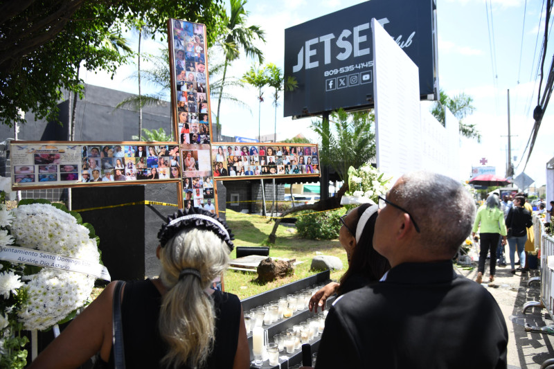 Familiares de las 236 víctimas de la tragedia del Jet Set continúan actos conmemorativos por el primer aniversario.