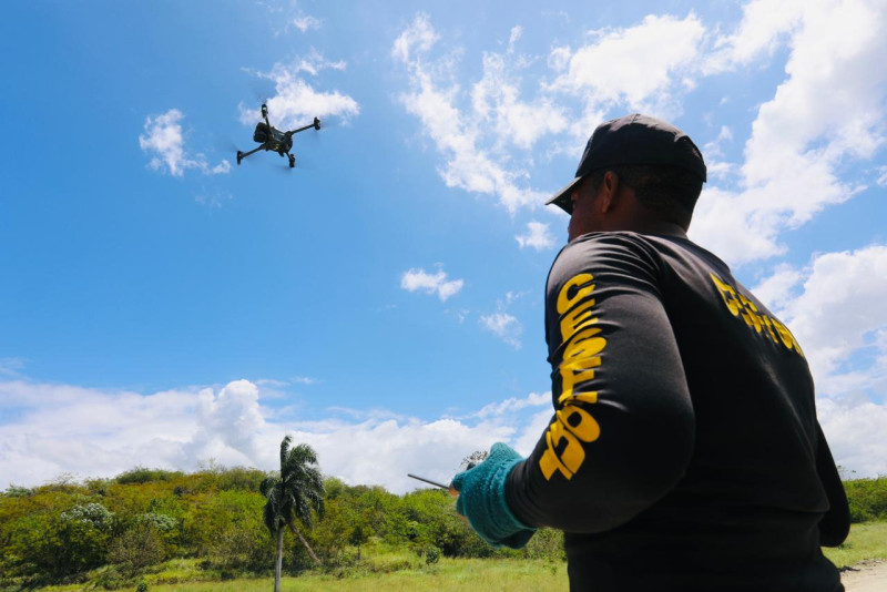 Soldado del Cesfront utilizando uno de los drones