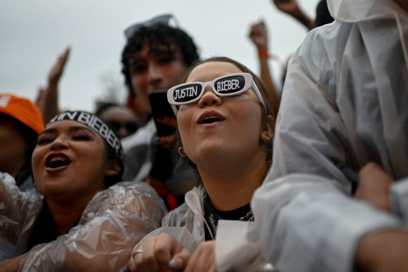 Un fan de Justin Bieber reacciona al concierto de la banda de rock brasileña Jota Quest en el escenario principal del festival de música Rock in Rio en el Parque Olímpico de Río de Janeiro, Brasil, el 4 de septiembre de 2022.