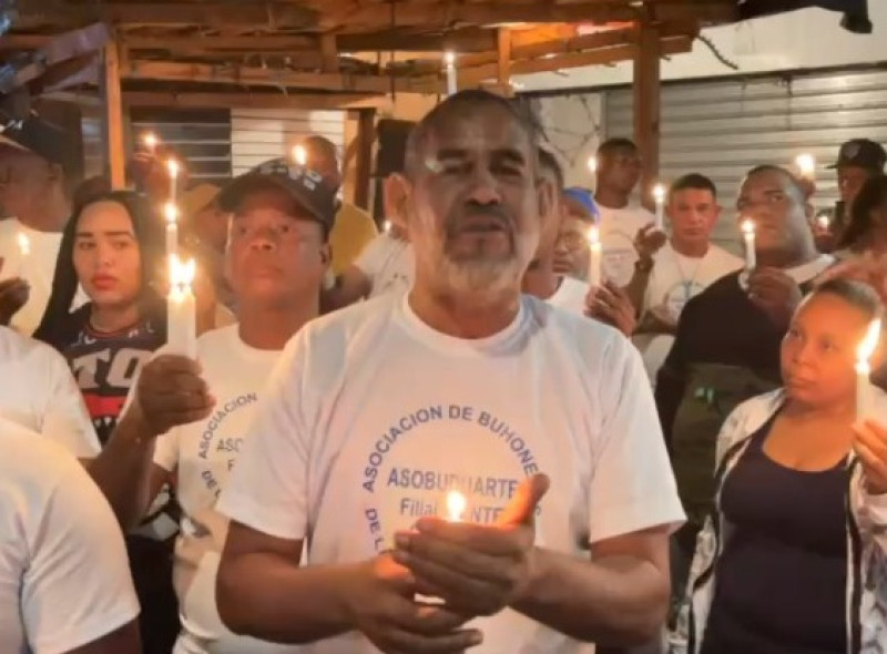 Buhoneros de la Duarte en vigilia.