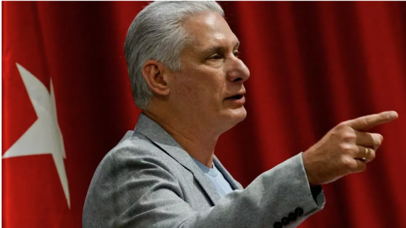 El presidente cubano, Miguel Díaz-Canel, da un discurso durante un acto público el 20 de marzo de 2026 en La Habana