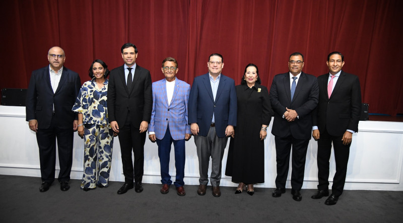 Héctor José Rizek Sued, Lilían Carrasco de Cury, Roberto Ángel Salcedo, Cristían Martínez Villanueva, Eduardo Sanz Lovatón, María Teresa Ruiz de Catraín, Mélido Idelfonso Medina e Iván Gatón
