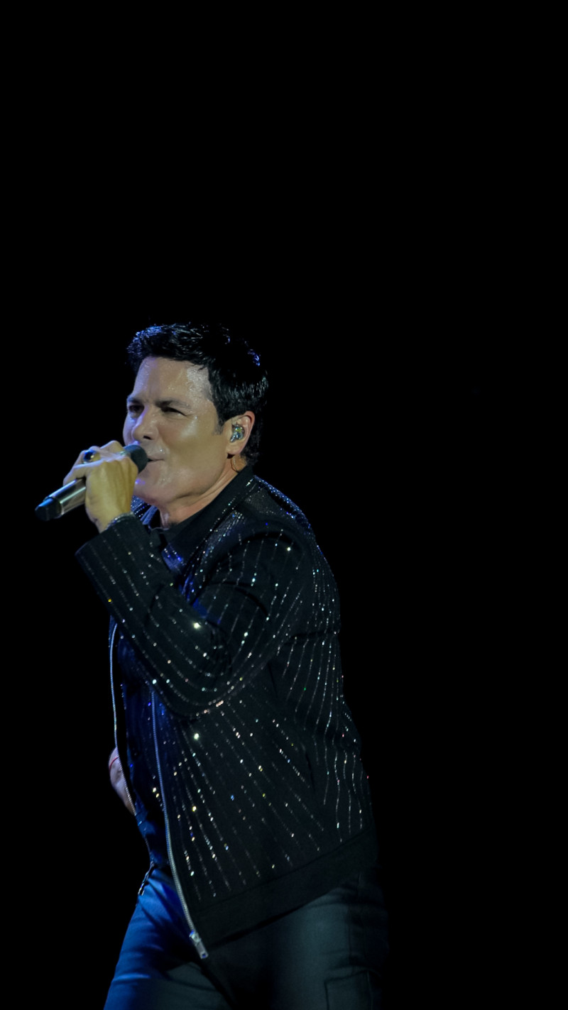 Chayanne la noche del sábado 11 de abril de 2026 en el Estadio Quisqueya de Santo Domingo como parte de su gira "Bailemos otra vez".