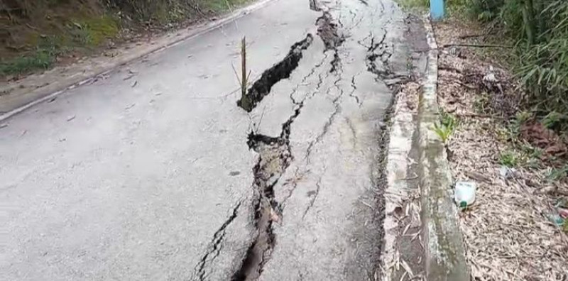 Carretera colapsada en Altamira, Puerto Plata.