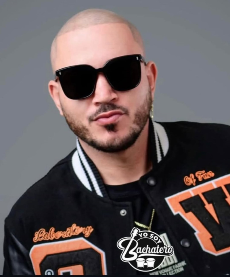 Nacho Estrella es un humorista, cantautor y creador de contenido oriundo de San Francisco de Macorís y forma parte del reality show digital Planeta Alofoke, producido por Santiago Matías.