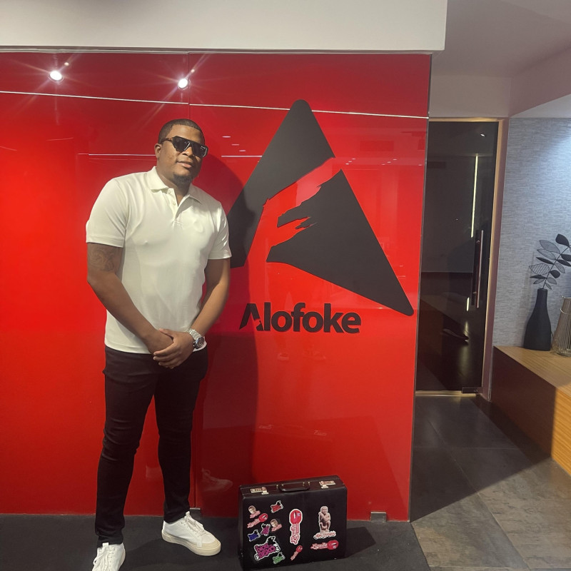 Anthony Peguero Paredes, mejor conocido como "Liguita" o "Liguita Teteo", es un barbero y creador de contenido dominicano oriundo de San Pedro de Macorís.