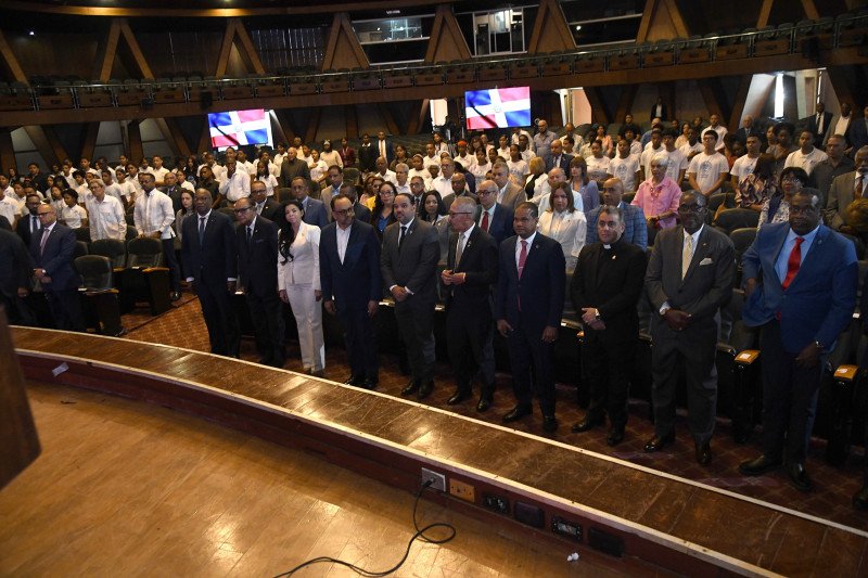 Parte de los asistentes al foro realizado en la Aula Magna de la UASD.