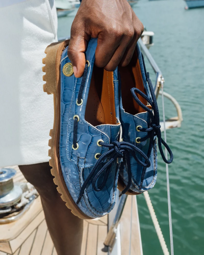 The Lug Boat Shoe en Croc Celeste de Quvel