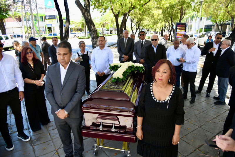Colegas de Carlos Batista Matos le rindieron honor en el Bulevar de las Estrellas. En la guardia figuran Zoila Puello, Angel Laureano, Ramón Almánzar y Jorge Ramos.