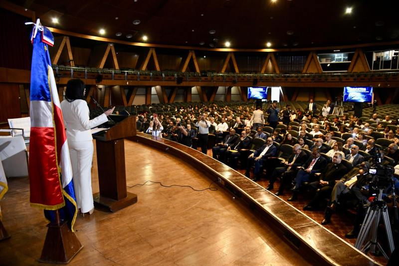 La procuradora Yeni Berenice Reynoso propuso un Pacto contra la Violencia en el Foro Listín Diario-UASD.