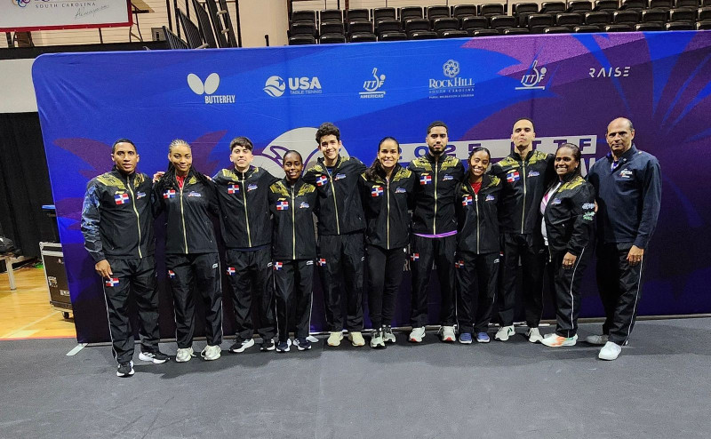 En la gráfica, los integrantes de la selección de tenis de mesa: Samuel Gálvez , Esmerlyn Castro, Ramón Vila, Arianna Estrella, Rafael Cabrera, Eva Brito, Ronaldo Tejeda, Yasiris Ortiz, Isaac Vila, Lineth Vila y  Enrique Rosario.