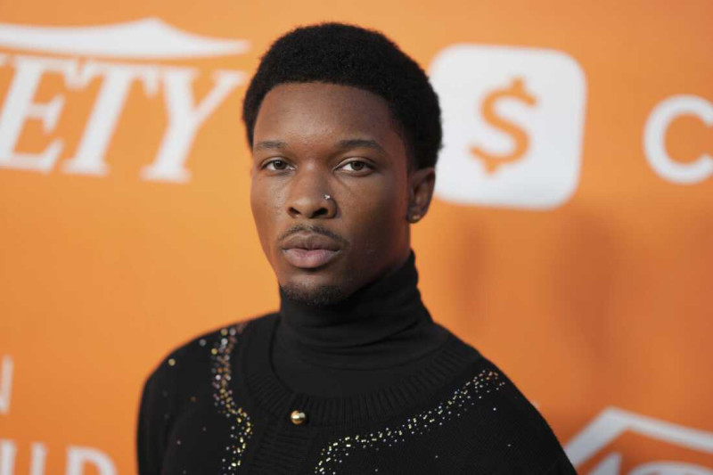 |  El cantante D4vd fue arrestado bajo sospecha de haber asesinado a una niña de 14 años cuyo cuerpo en estado de descomposición fue hallado el año pasado en su Tesla, aparentemente abandonado y remolcado desde Hollywood Hills, informaron las autoridades el jueves (17 de abril).