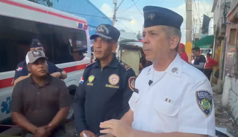 El vocero de la Policía Nacional informó sobre el deceso de dos hombres, tras derrumbe de una pared.