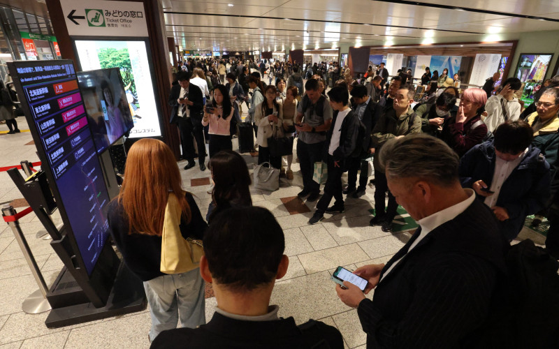 Estación de Sendai en la ciudad de Sendai, tras el terremoto que sacudió Japón, cuyo epicentro se produjo frente a la costa de Sanriku. Según la Agencia Meteorológica de Japón, se estimó que el epicentro tenía unos 10 km de profundidad, y la magnitud del terremoto fue de 7,5.