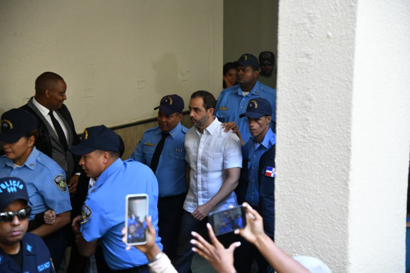 Los hermanos Espaillat llegan a la sala de audiencia bajo estrictas medidas de seguridad