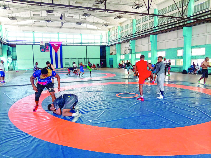 Momento de entrenamientos de un grupo de dominicanos en Cuba a donde se foguean con miras a los venideros juegos Centroamericanos y del Caribe.