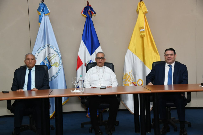 Representantes del gobierno y el clero católico dialogan sobre la crisis en Irán.