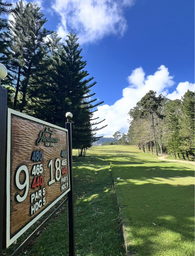 La naturaleza exuberante, el clima, la paz y la tranquilidad que sólo las montañas pueden ofrecer, las encuentras en el Jarabacoa Golf Club.