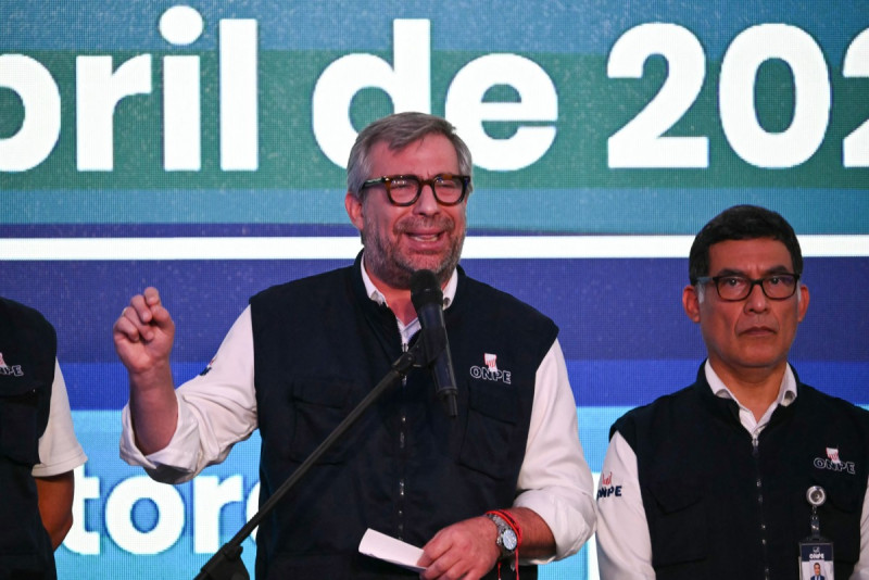 Piero Corvetto, titular de la Oficina Nacional de Procesos Electorales (ONPE) del Perú,  en Lima el 12 de abril de 2026, durante las elecciones generales.