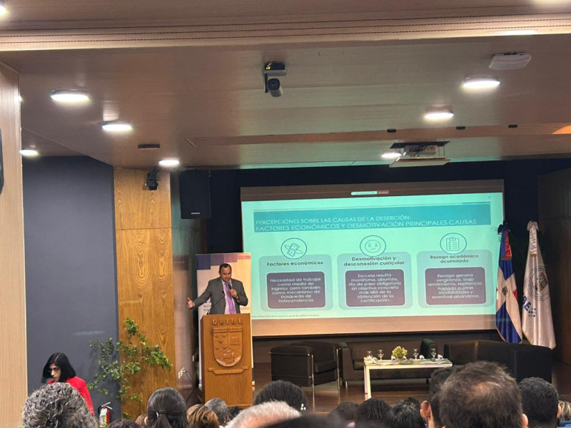 Jerson del Rosario presenta resultados del IDEC.