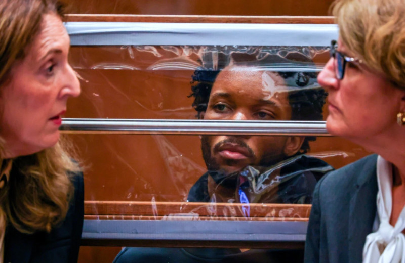 David Anthony Burke, D4vd, comparece ante el juez el lunes 20 de abril de 2026 en Los Ángeles, donde se conoce si es culpable o inocente de asesinar a una menor de 14 años.