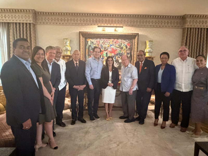 La embajadora Leah Campos se reunió con directivos y directores del Grupo de Comunicaciones Corripio.