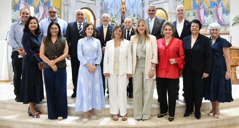 Miembros de la junta directiva y colaboradores de Cenapec.