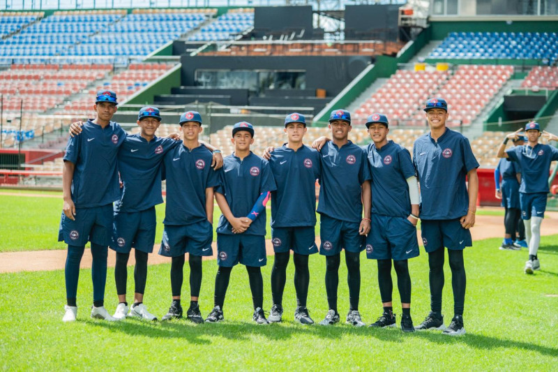 Varios de los noveles internacionales que participaron en el showcase organizado por la MLB.