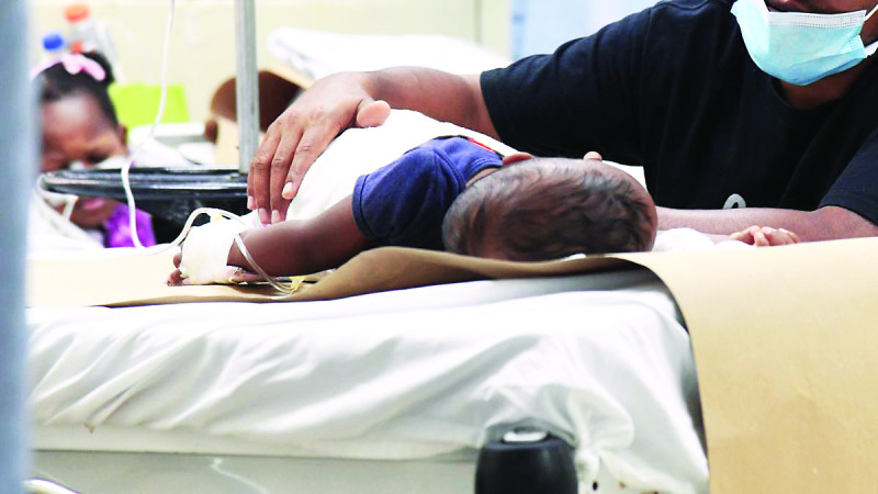 La fiebre es un síntoma característico del dengue.