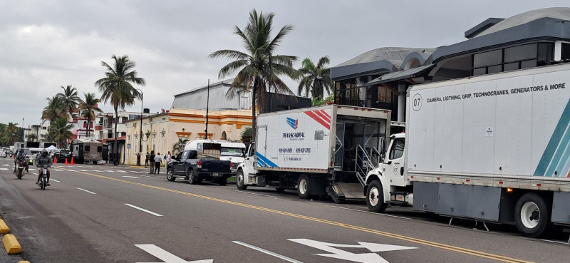 prompt de escenografía en los camiones.