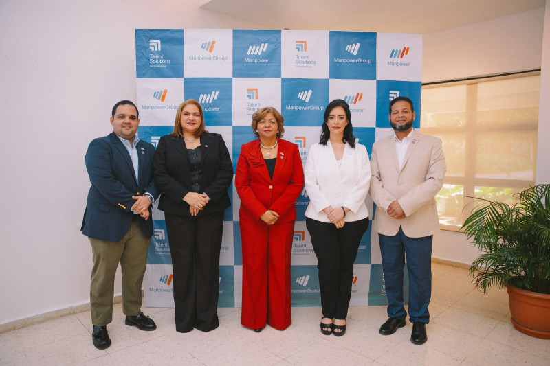 Rubí Bretón, Damaris Peña,  Josefina Pepín,  Natalia Vásquez y Edwin Salazar.