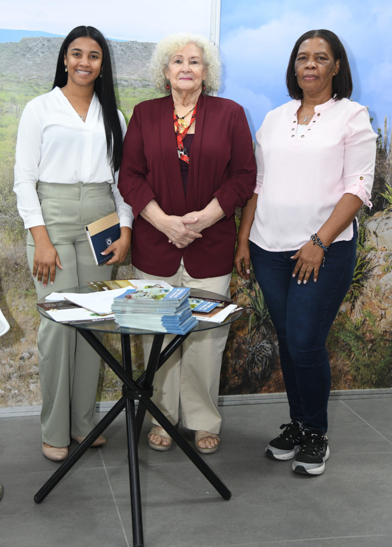 Karina Feliz, Yvonne Arias y Cristóbal (Johanna) Martínez.